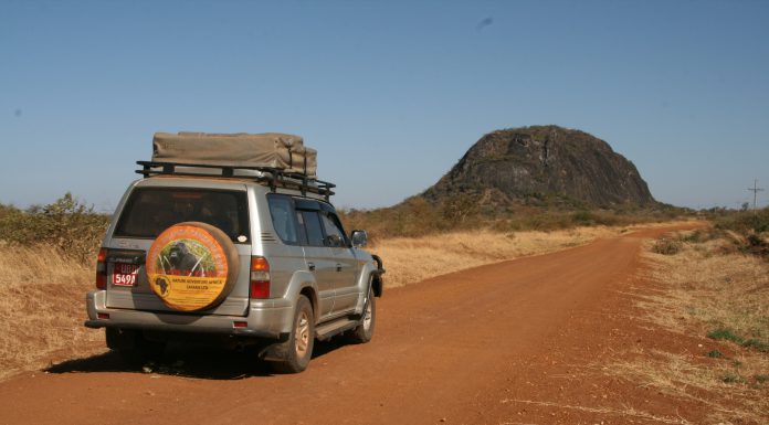 4x4 Rooftop tent car