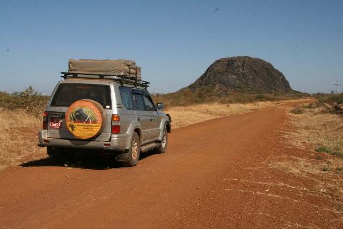 4x4 Rooftop tent car